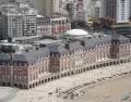Vista del Complejo Casino-Hotel Provincial, destacando su arquitectura neocl�sica y ubicaci�n costera.