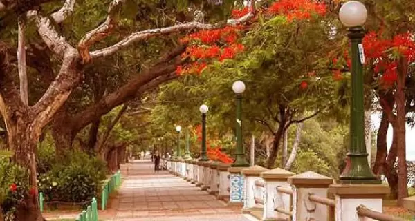 Vista panor�mica de la Costanera de Corrientes, un paseo imperdible sobre el r�o Paran�