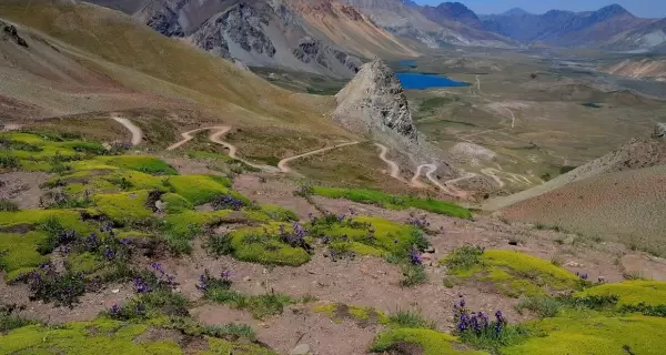Vista del Valle Hermoso, uno de los paisajes m�s imponentes del sur mendocino, ideal para vivir la naturaleza a pleno.