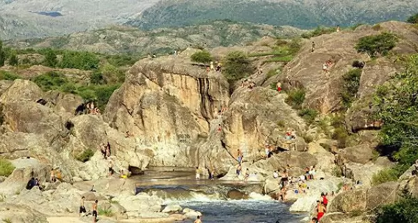 Nono, un pueblo serrano rodeado de r�os, monta�as y propuestas de bienestar que enamoran a visitantes de todo el pa�s.