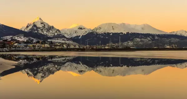 Vista panor�mica de Ushuaia y el Canal Beagle, en el extremo sur de Argentina