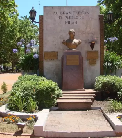 PILAR-PLAZA-IGLESIA-18-12-2011-005