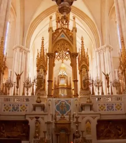 Interior del Museo Devocional y la Cripta del Santuario de Luj�n, espacios clave para comprender la historia espiritual argentina.