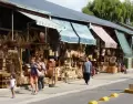 Stands del Puerto de Frutos a orillas del r�o, con vistas al Delta del Paran�.