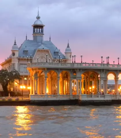 Fachada del Museo de Arte Tigre, antiguo Tigre Club, frente al r�o Luj�n.