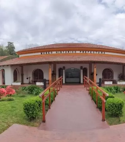 Fachada del Museo de la Prefectura Naval Argentina, frente al r�o Luj�n en Tigre.