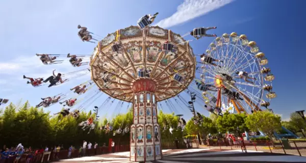 Monta�a rusa Boomerang en Parque de la Costa, frente al Delta del Paran� en Tigre.
