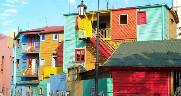 Vista de barcos en el Riachuelo, reflejo del Delta porte�o en un entorno urbano de Buenos Aires.