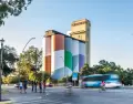 Vista exterior del MACRO, instalado en antiguos silos sobre la costa del Paran�, s�mbolo del arte contempor�neo en Rosario.