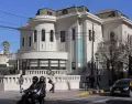 Fachada del Museo de la Memoria, un espacio que invita a reflexionar sobre el pasado.