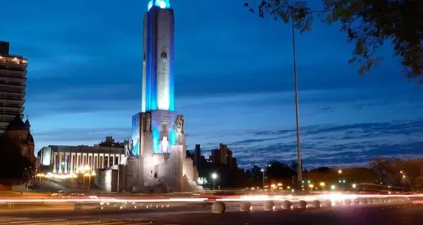 El Monumento a la Bandera, ubicado en Rosario, provincia de Santa Fe, es uno de los �conos patrios m�s importantes de Argentina.