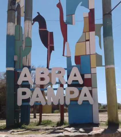 Vista_de_la_entrada_a_la_ciudad_de_Abra_Pampa