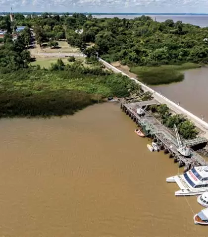 Vista a�rea de la Isla Mart�n Garc�a, un para�so de historia y naturaleza en el R�o de la Plata.