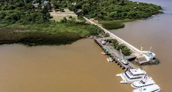Vista a�rea de la Isla Mart�n Garc�a, un para�so de historia y naturaleza en el R�o de la Plata.