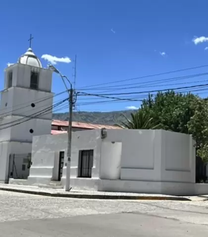 Fachada de la Capilla Nuestra Se�ora del Rosario, un emblema de la arquitectura colonial en Villa de Merlo.