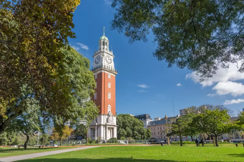 La Torre Monumental de Retiro, un �cono hist�rico con vistas panor�micas de la ciudad.