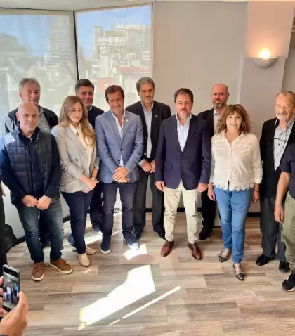 Encuentro para oficializar la adhesi�n de Buenos Aires al Registro Nacional de Agencias.