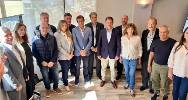 Encuentro para oficializar la adhesi�n de Buenos Aires al Registro Nacional de Agencias.