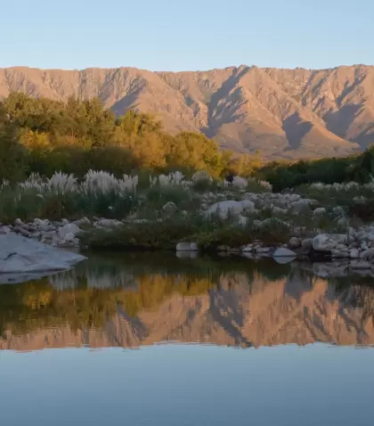 Vista de un arroyo entre las Sierras: una t�pica postal del turismo aventura en C�rdoba.