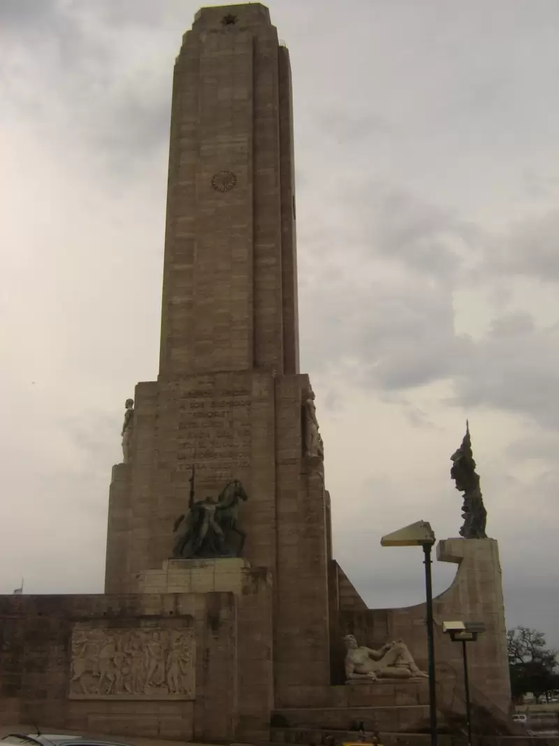 Vista frontal de la torre principal del Monumento a la Bandera, �cono hist�rico de la ciudad de Rosario, en la provincia de Santa Fe.