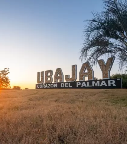 Cartel de bienvenida a Ubajay, conocido como el "Coraz�n del Palmar" por su cercan�a con el Parque Nacional El Palmar.
