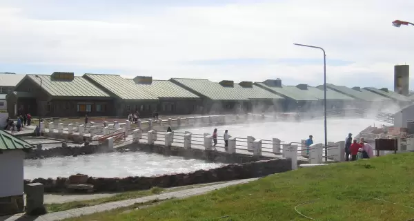 Paisaje termal de Copahue, con sus vapores, aguas y barros volc�nicos en plena cordillera neuquina.