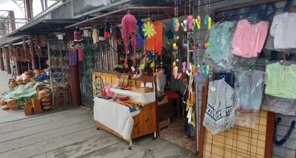 Tejidos, cer�micas y piezas �nicas realizadas a mano por artesanos del norte argentino: identidad, tradici�n y arte en cada rinc�n.