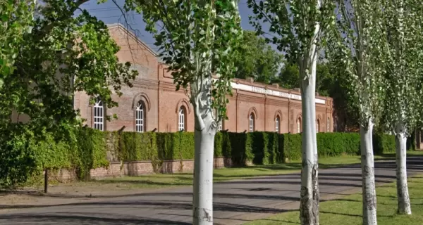 Frente de la Bodega Goyenechea