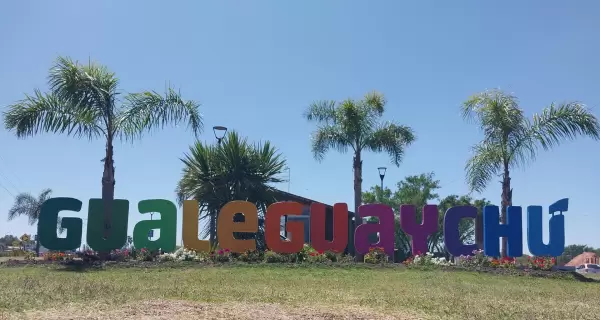El r�o, las playas y el carnaval hacen de Gualeguaych� uno de los destinos m�s alegres del litoral.