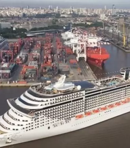 Crucero saliendo del Puerto de Buenos Aires, una opci�n c�moda y accesible para argentinos.