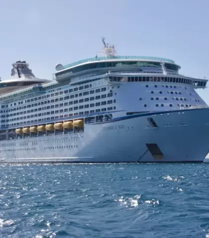 Crucero navegando en la �poca ideal para disfrutar el mar sin contratiempos.