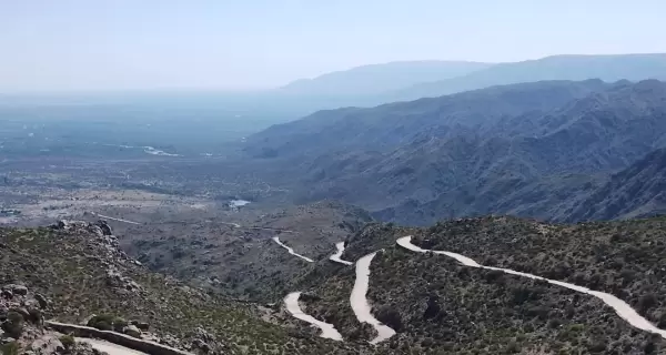 Vista panor�mica del entorno de San Rafael, Mendoza, desde el sector Alto del Molle, con monte cuyano y �reas de cultivo al fondo.