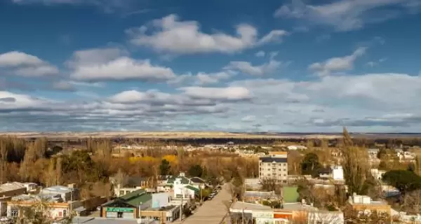 Vista panor�mica del valle de Gaiman con chacras y el r�o Chubut.