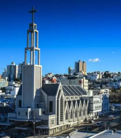 Fachada de la Catedral San Juan Bosco, �cono arquitect�nico y religioso de Comodoro Rivadavia.