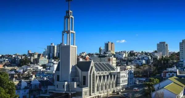 Fachada de la Catedral San Juan Bosco, �cono arquitect�nico y religioso de Comodoro Rivadavia.