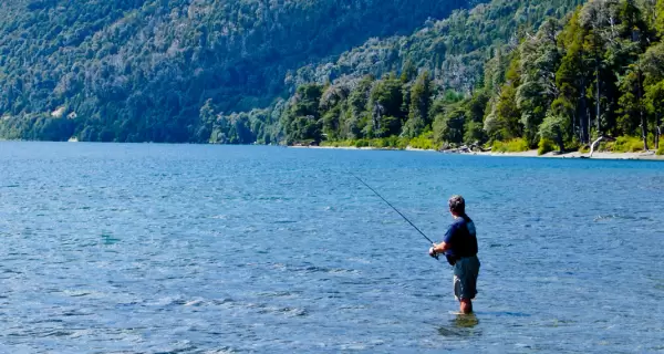 Pesca deportiva en Lago Moreno