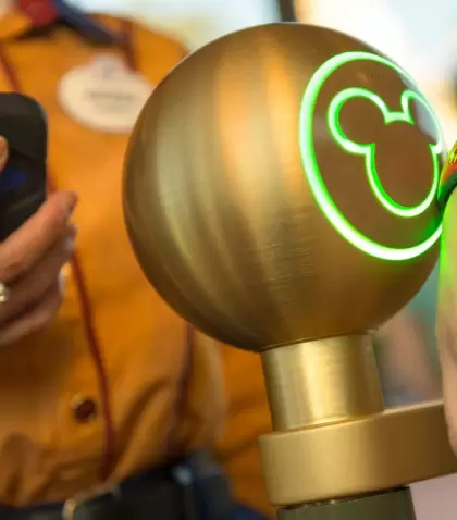 Las MagicBands son pulseras electr�nicas que permiten entrar a los parques, abrir hoteles, pagar y acceder a atracciones en Disney.