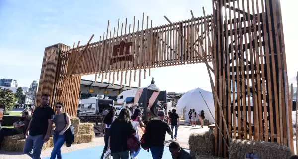 Entrada principal de La Rural durante una edici�n anterior de FIT en Buenos Aires