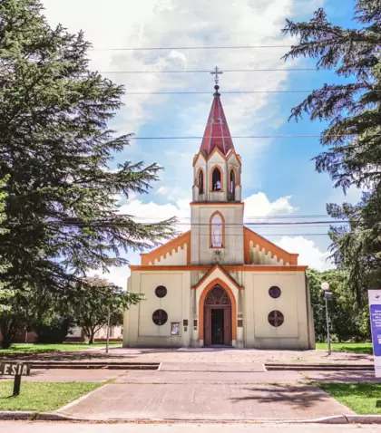 Parroquia Natividad de la Sant�sima Virgen, en Colonia Hinojo