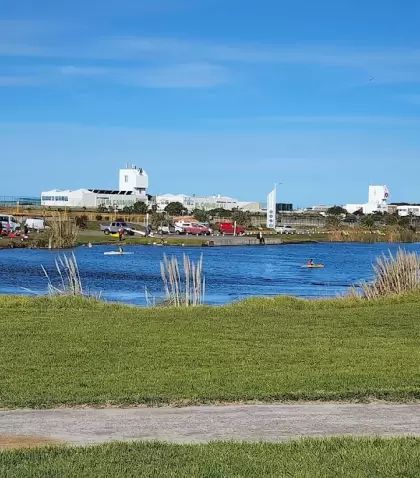 Senderos y espejos de agua del Parque de Mogotes, un rinc�n natural en el sur de Mar del Plata