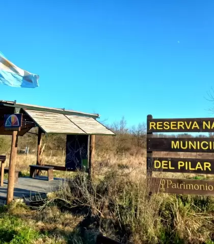 La Reserva Natural de Pilar ofrece senderos y miradores entre lagunas y bosques nativos.