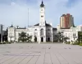 La Municipalidad de La Plata, frente a la hist�rica Plaza Moreno, escenario del vibrante Brazilian Day.