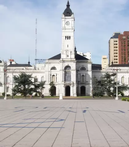 La Municipalidad de La Plata, frente a la hist�rica Plaza Moreno, escenario del vibrante Brazilian Day.