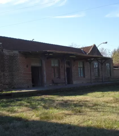 La estaci�n de Antonio Carboni, testigo del pasado ferroviario y escenario de las celebraciones que mantienen viva la identidad del pueblo.