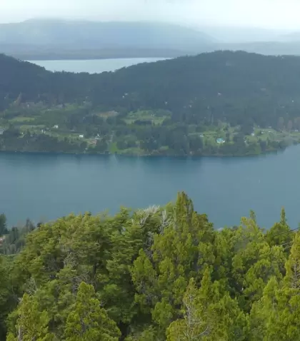 Desde el Cerro Campanario, se observan los lagos Nahuel Huapi y Moreno, una de las vistas m�s ic�nicas de la Patagonia.