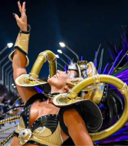 El Carnaval de Gualeguaych�, una de las celebraciones m�s emblem�ticas del pa�s, representa la alegr�a y creatividad del Litoral argentino.