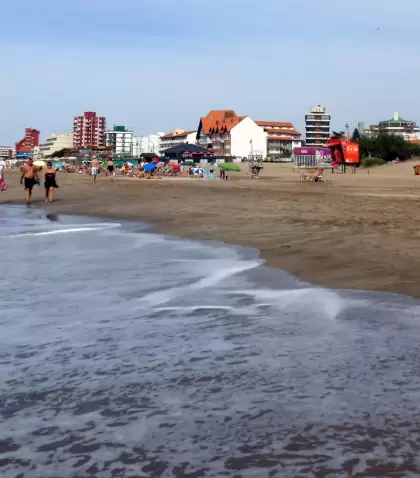 Las playas amplias y los m�danos de Villa Gesell son el sello distintivo del verano en la Costa Atl�ntica.