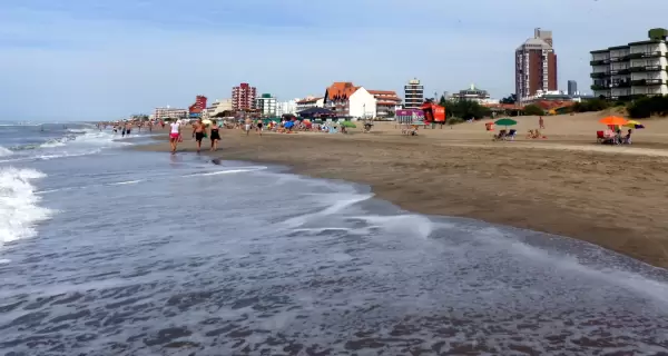 Las playas amplias y los m�danos de Villa Gesell son el sello distintivo del verano en la Costa Atl�ntica.