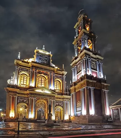 La Iglesia de San Francisco, uno de los �conos arquitect�nicos de Salta, refleja el esp�ritu colonial del norte argentino.