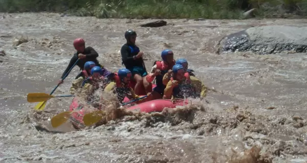 Los r�os y monta�as de Mendoza ofrecen escenarios �nicos para el turismo aventura en la cordillera.